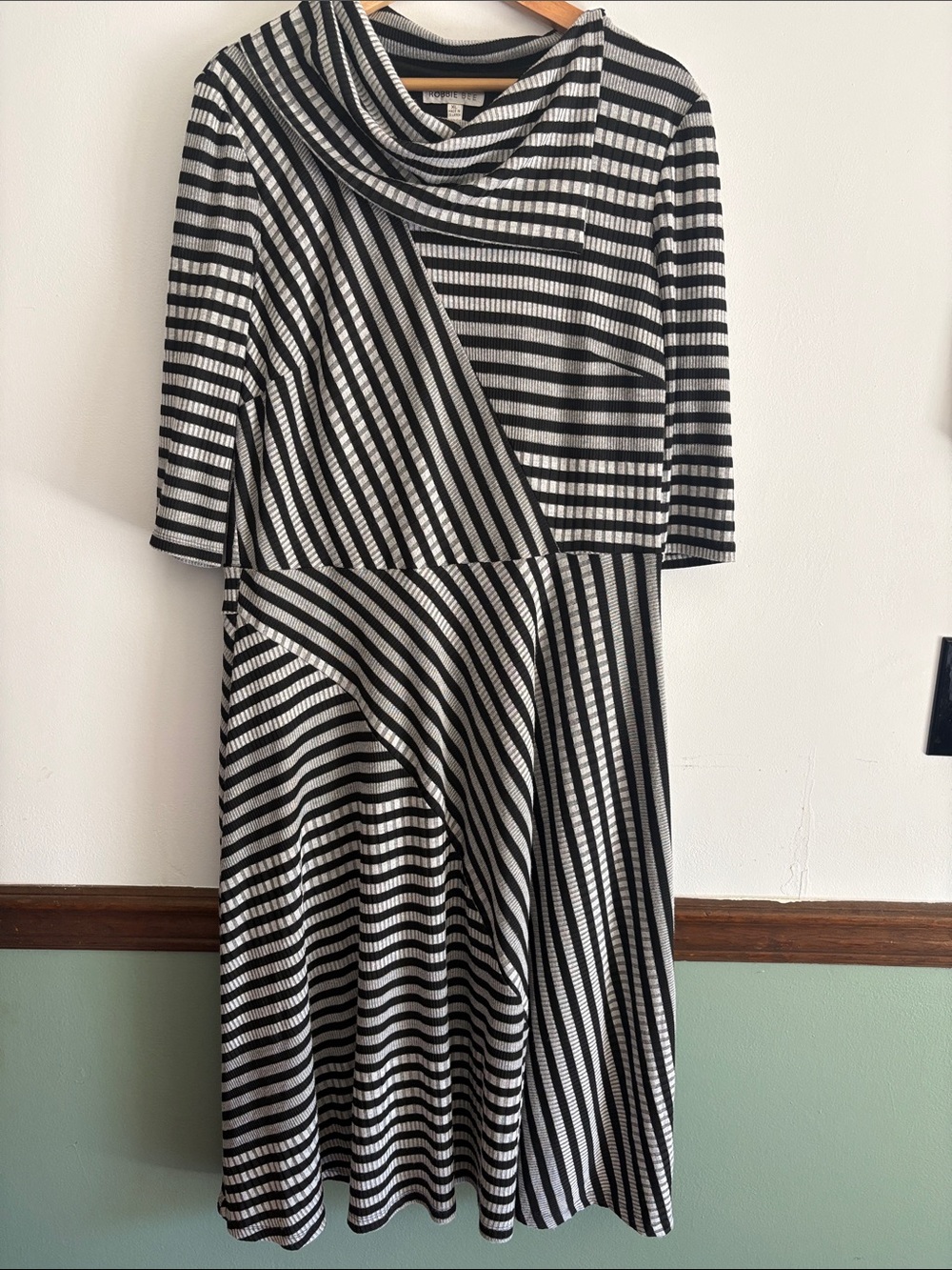 Robbie Bee 🐝 Black and White Striped Women’s Dress